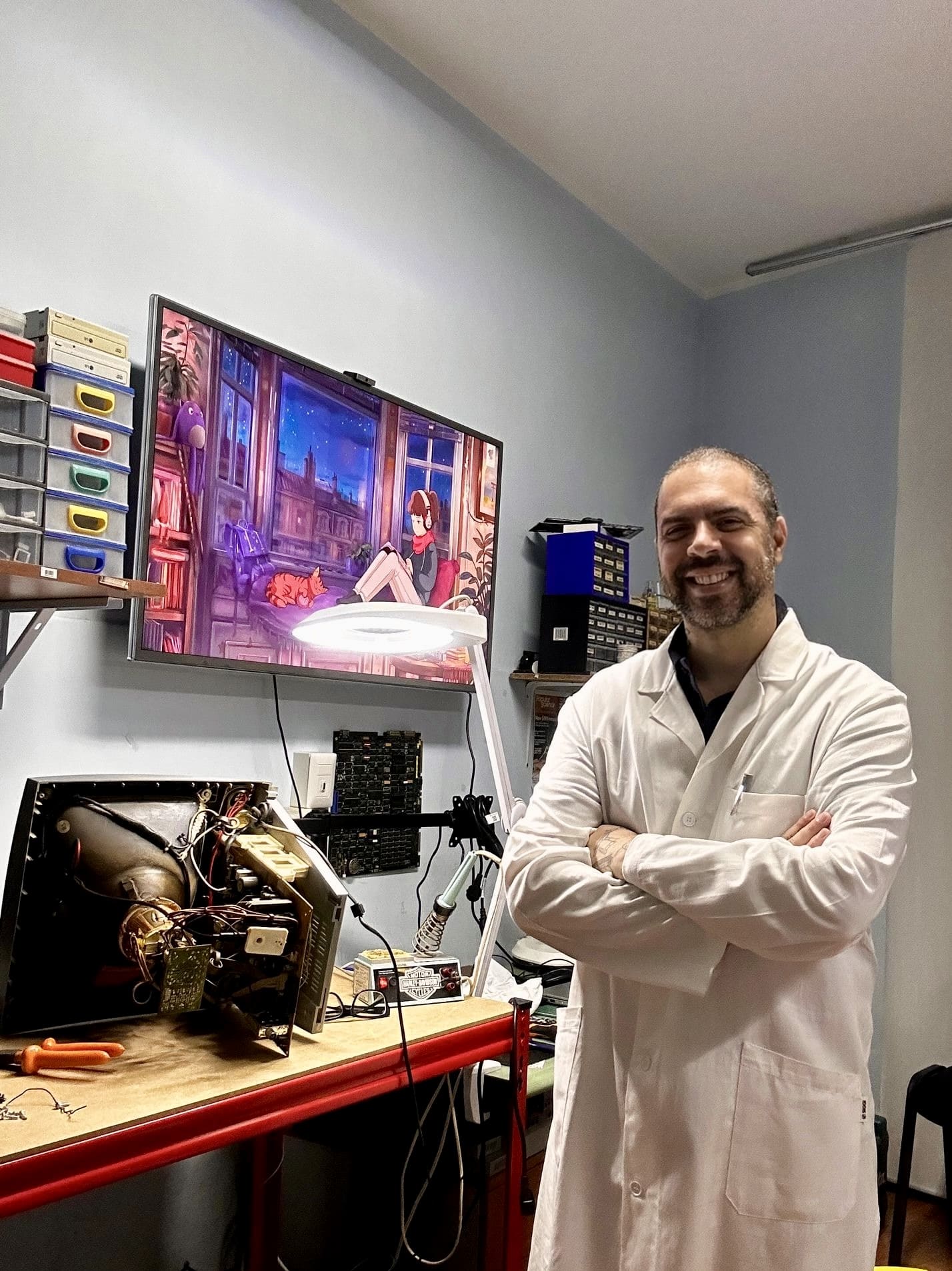 Giovanni Casale, tecnico elettronico specializzato in retro computer e riparazioni vintage a Roma